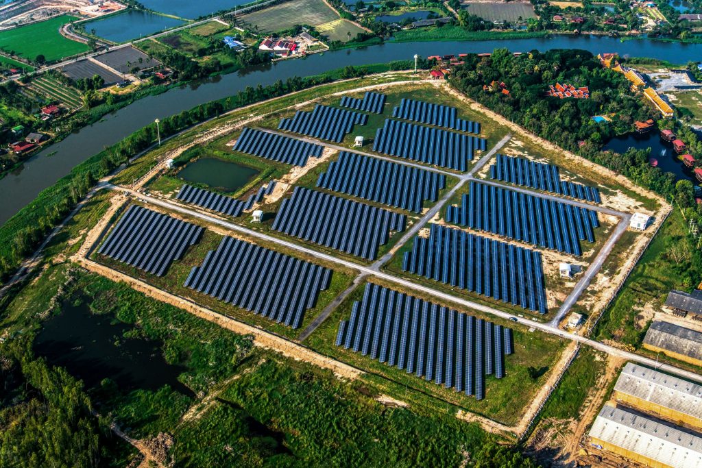 solar-farm-solar-panels-PCZCR6C