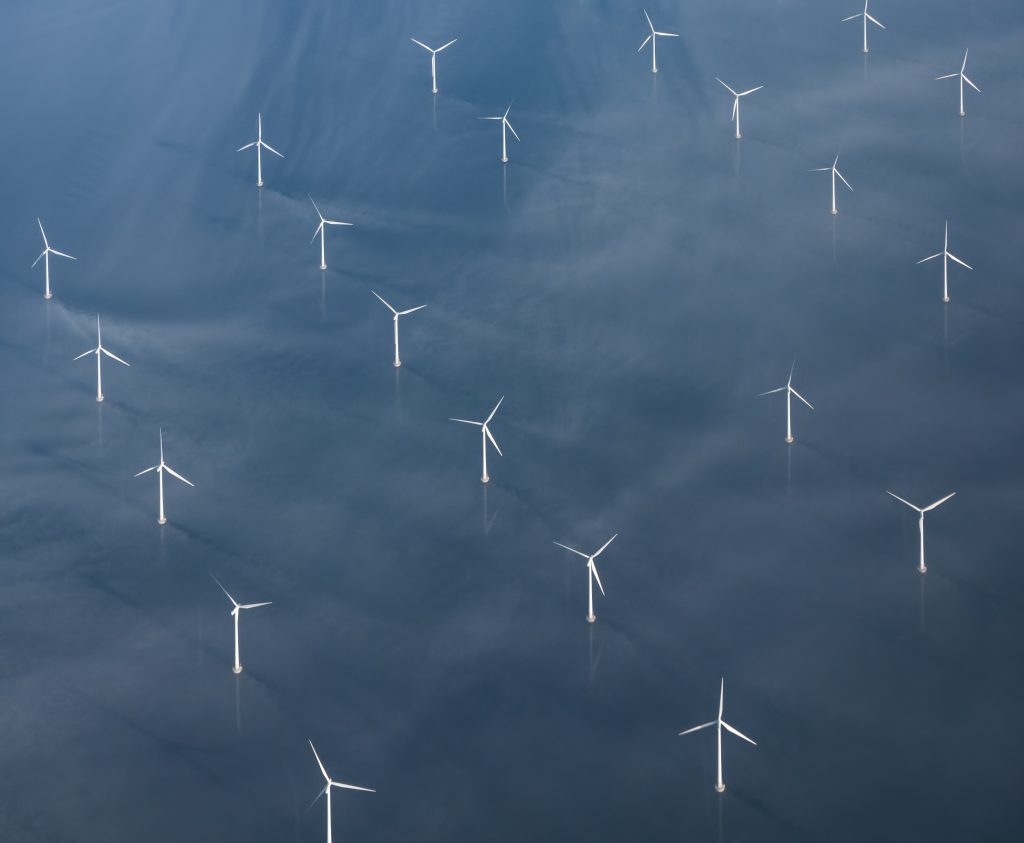 aerial-view-of-an-offshore-wind-farm-GBW36NB