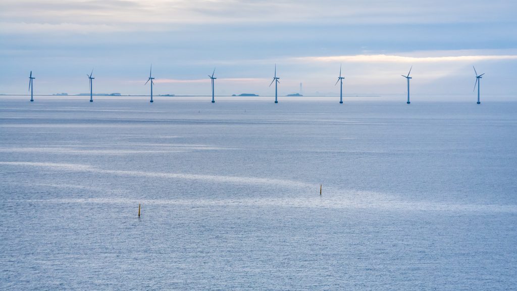 panorama-of-baltic-sea-with-offshore-wind-farm-PVJD9XZ