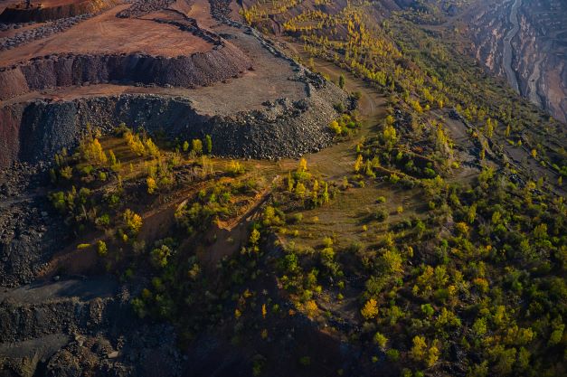huge-mounds-of-waste-iron-ore-near-the-quarry-2021-09-03-20-12-48-utc