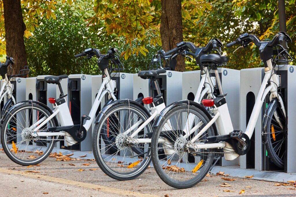 urban-electric-bikes-charging-batteries-in-the-cit-2022-08-11-15-39-17-utc